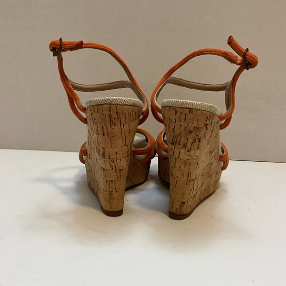 Charles David Orange Wedges 8 - Picture 4 of 13